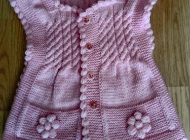 Knitted twill patterned baby vests