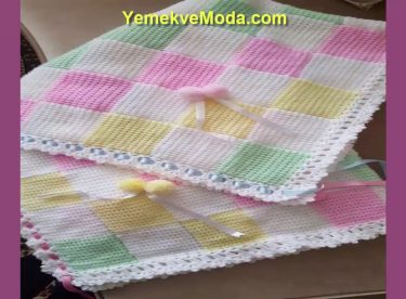 Carefully Selected Knitted Baby Blanket Models – 18 pieces