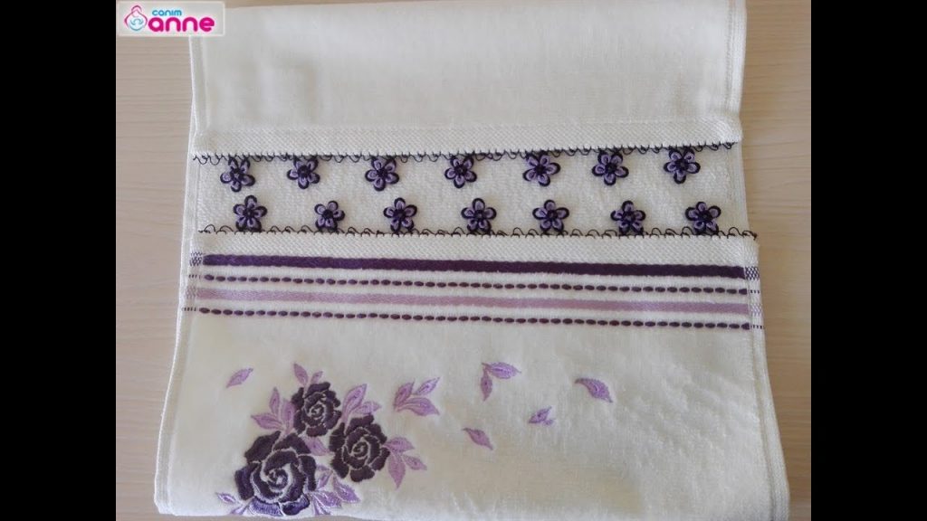 Two-Tier Balck Shuttled Motif Towel Border Construction