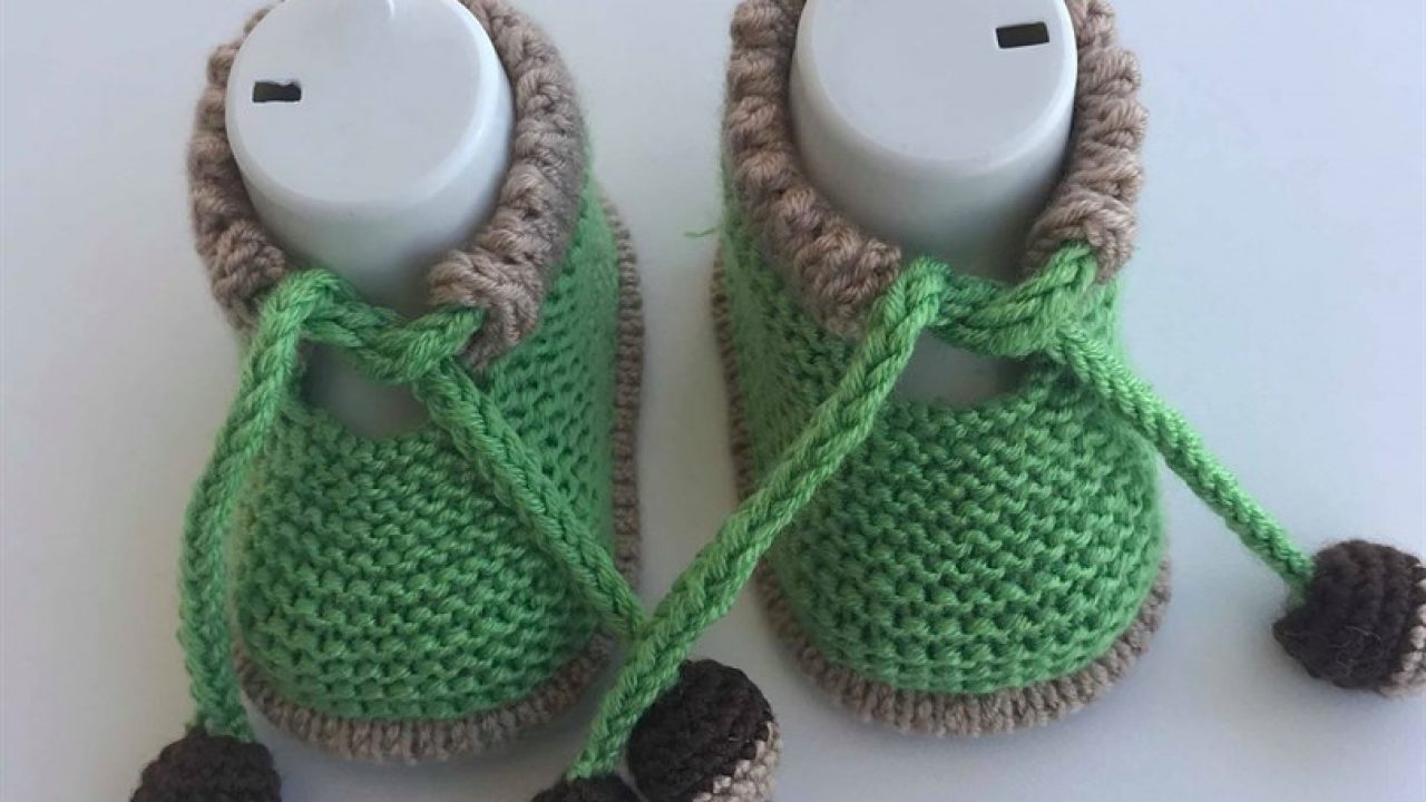 acorn baby booties