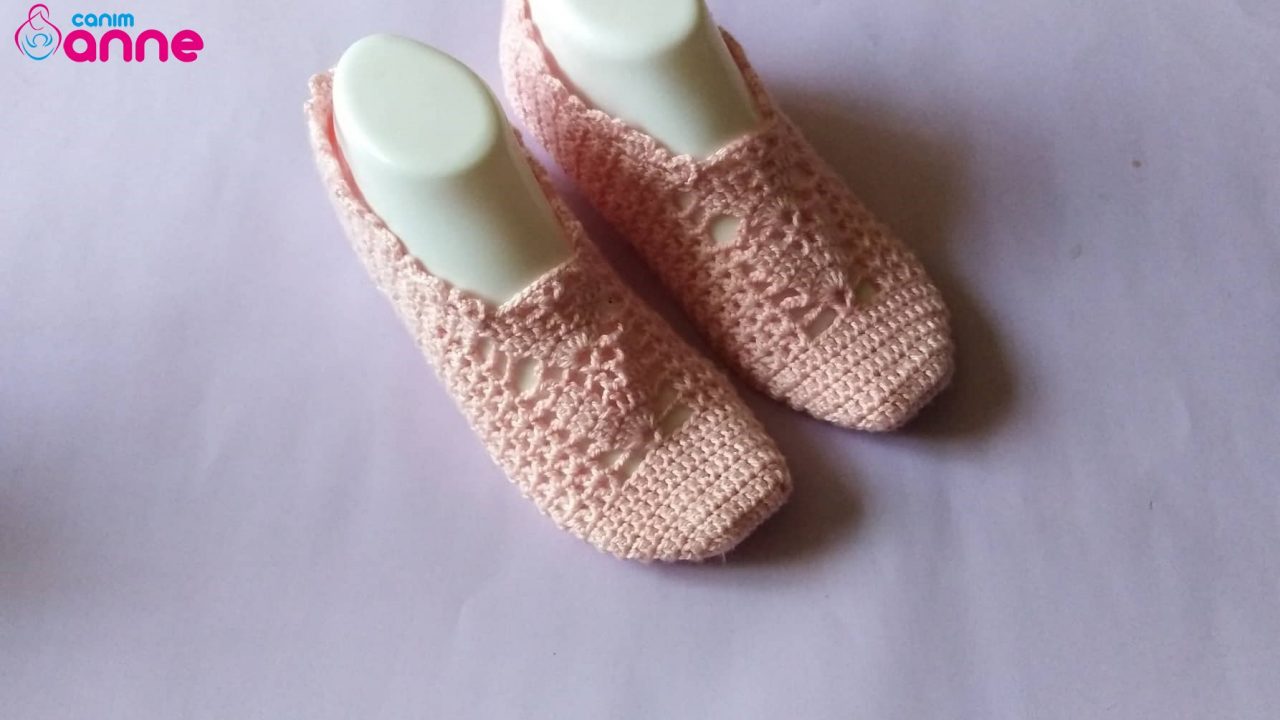 Leaf Patterned Booties Pattern For Free