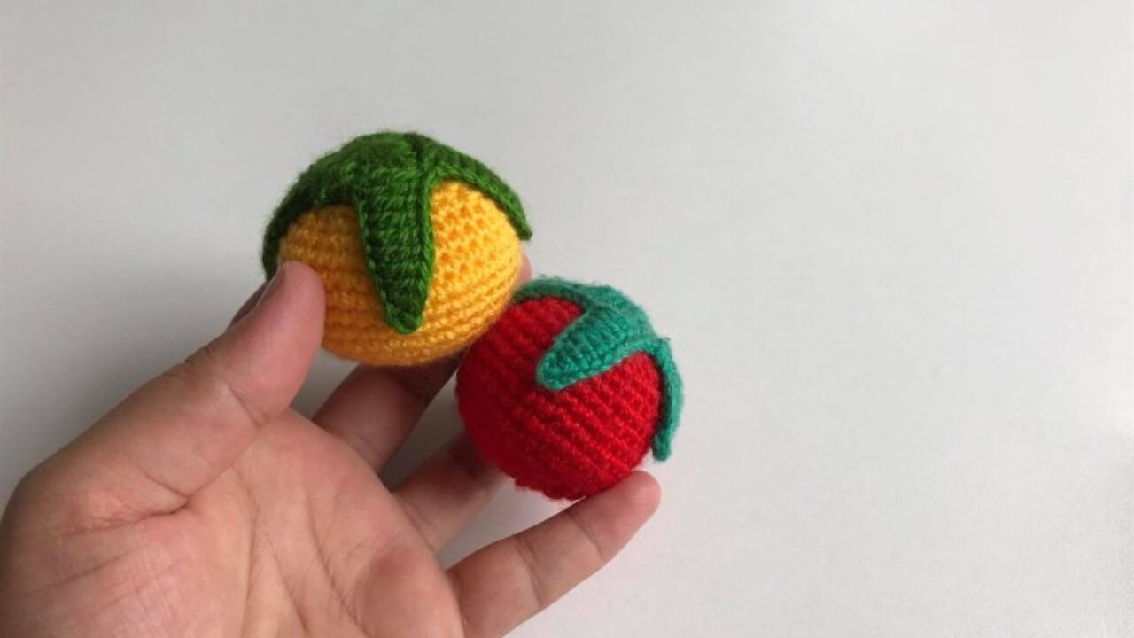 Preparation of amigurumi knitted tomato